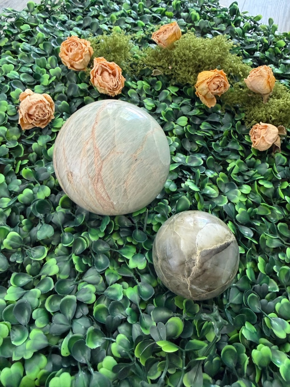 Green Moonstone Sphere - Picture 6 of 8
